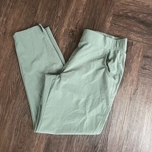Eddie Bauer Ankle Green Pants Outdoor size medium Versatrex
